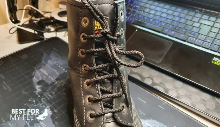 showing what the ladder lacing method looks like.